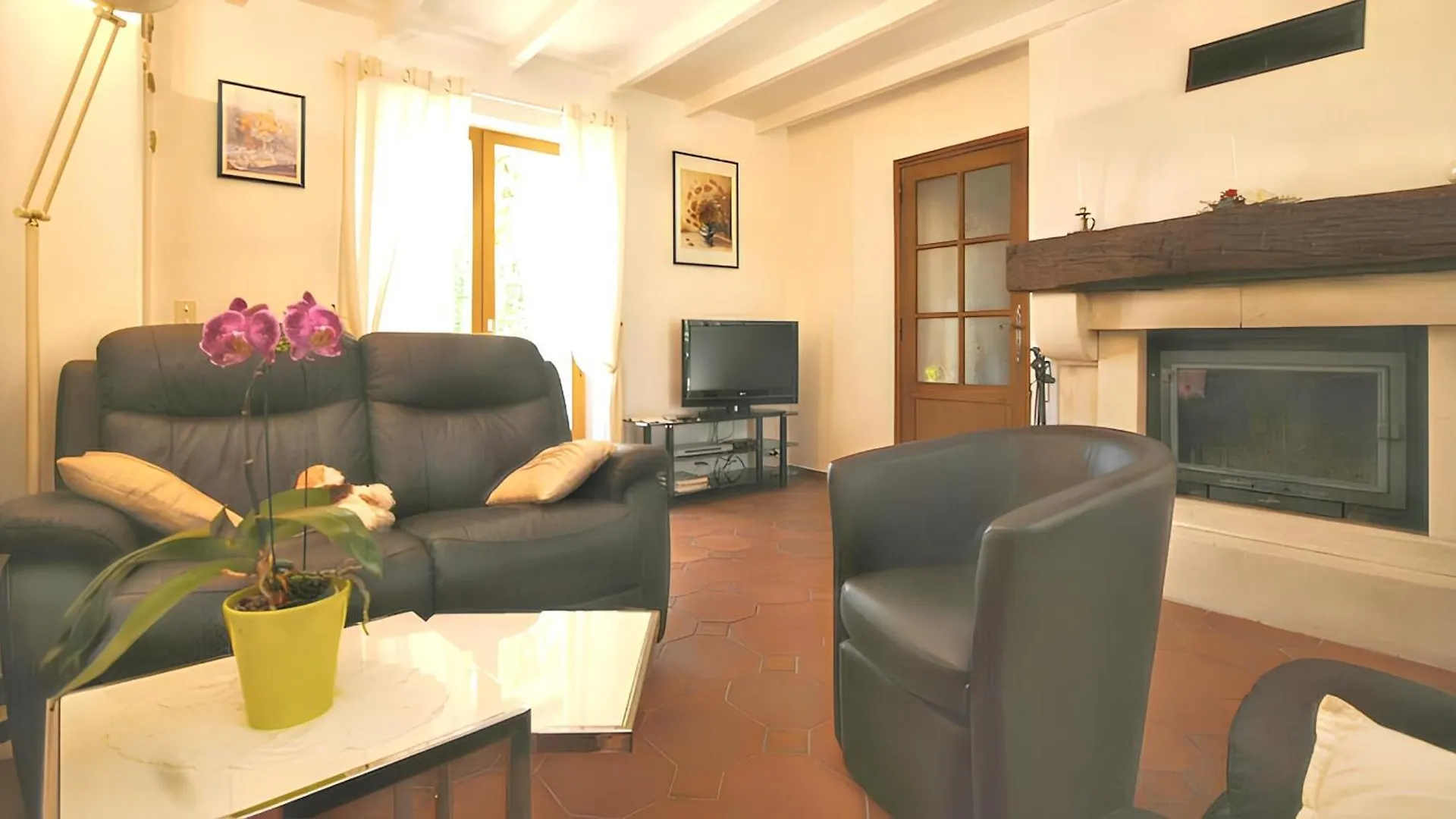 Villa Splendide A Caseneuve Avec Piscine Priveeb 0*,  France